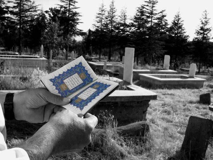 Bayramda ve Arefe günü mezarlıkta hangi dualar okunur?